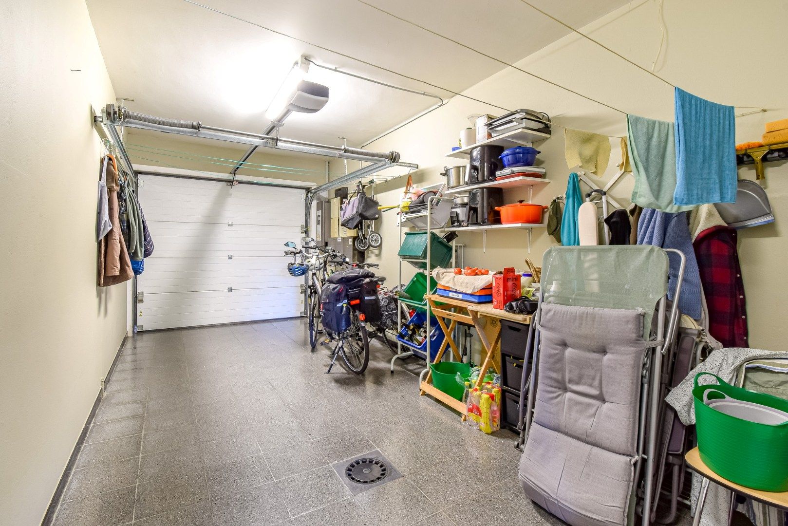Ruime gezinswoning met 4 slaapkamers, tuin en garage foto 18