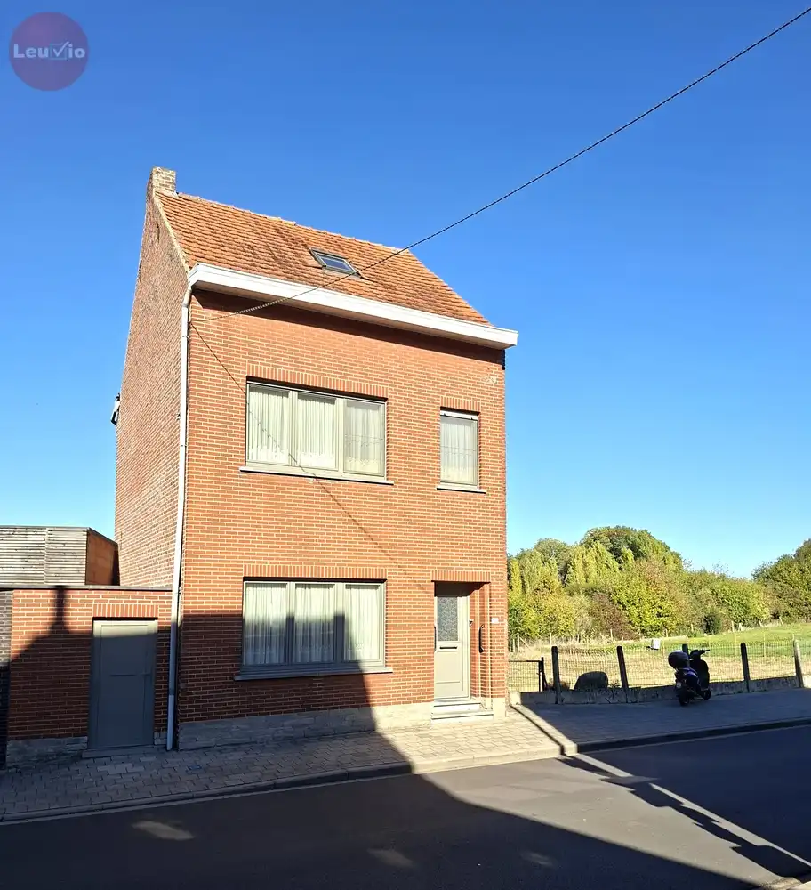 Rustig gelegen woning // 3 slaapkamers // tuin // fietsenberging foto 2