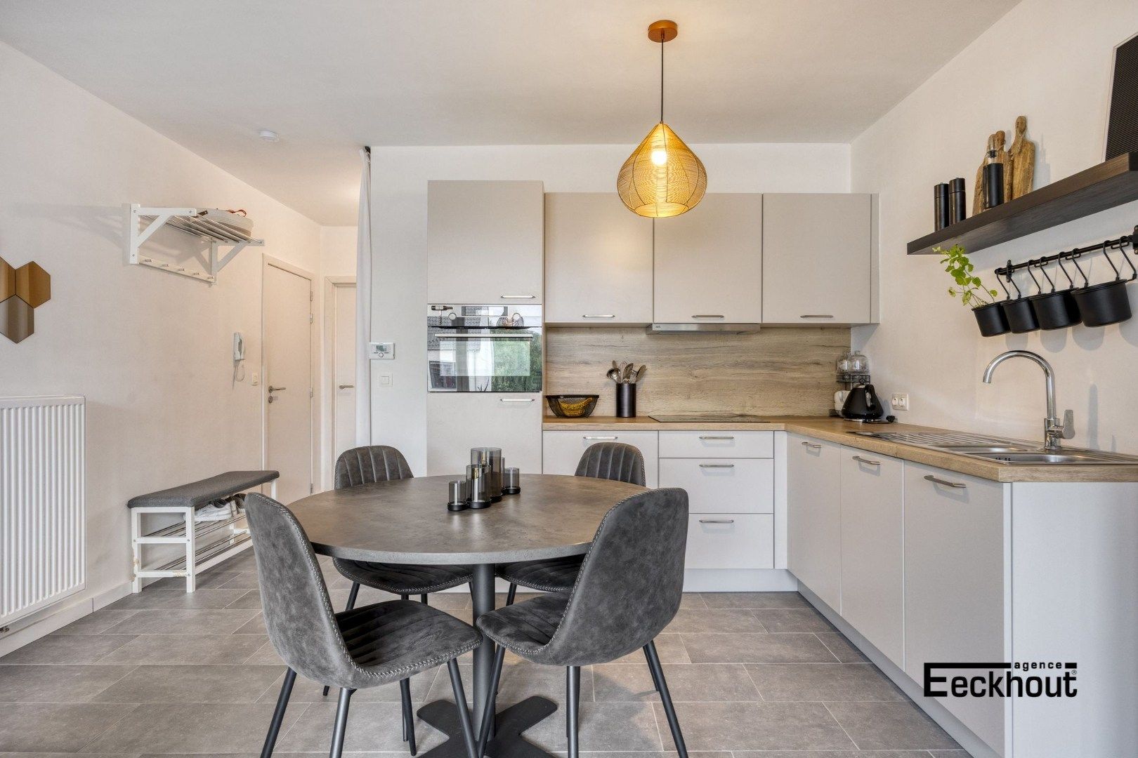 Volledig gerenoveerd appartement op gunstige ligging te Bredene! foto 5