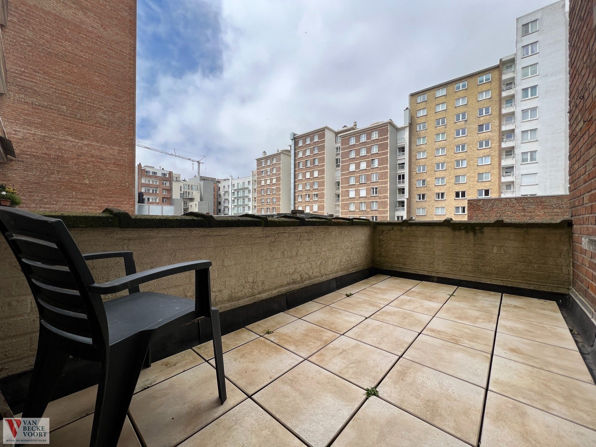 Stijlvol gerenoveerd appartement met 2 slaapkamers en terras foto 15