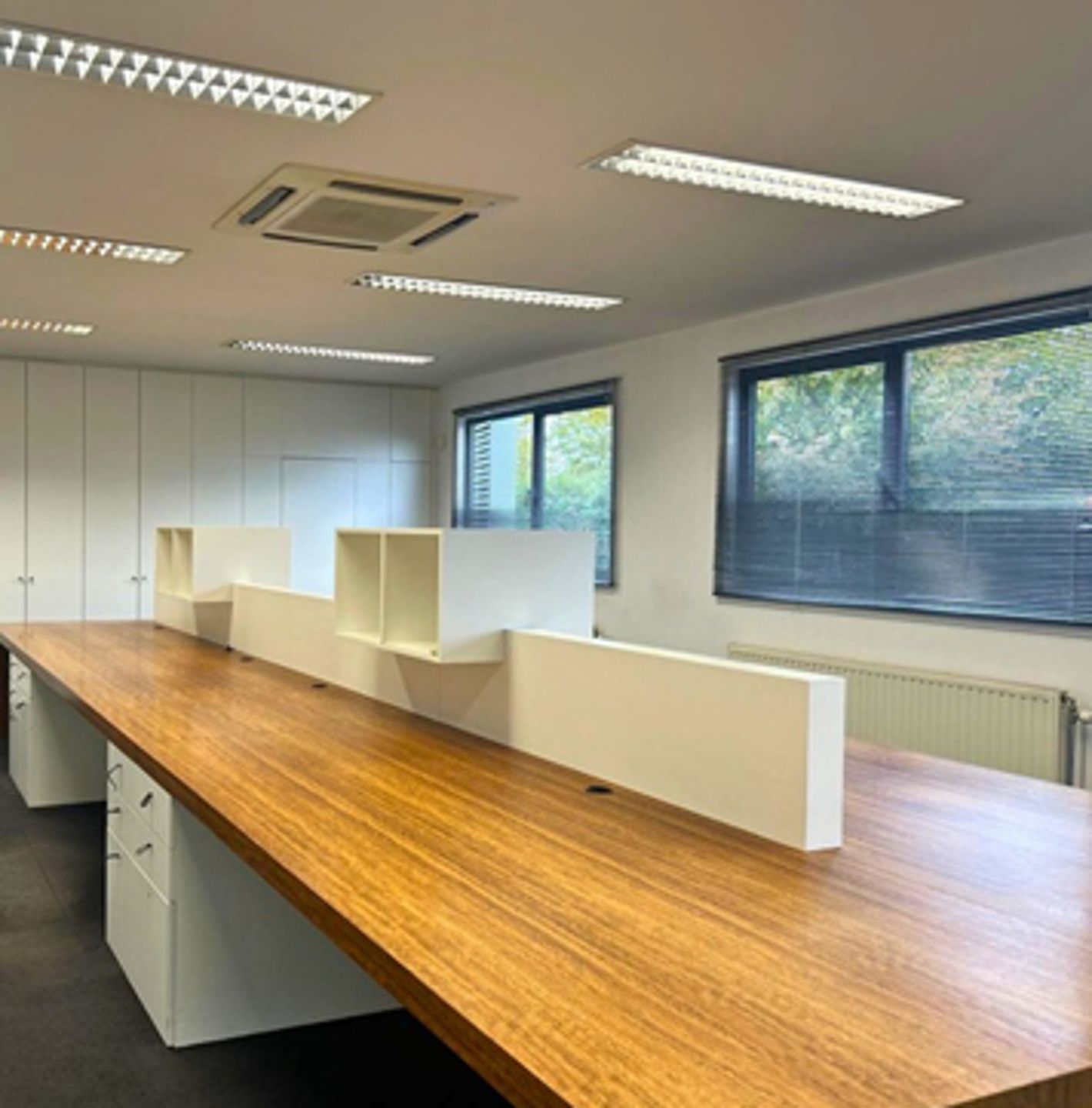 Modern alleenstaand bedrijfsgebouw te Genk foto 4