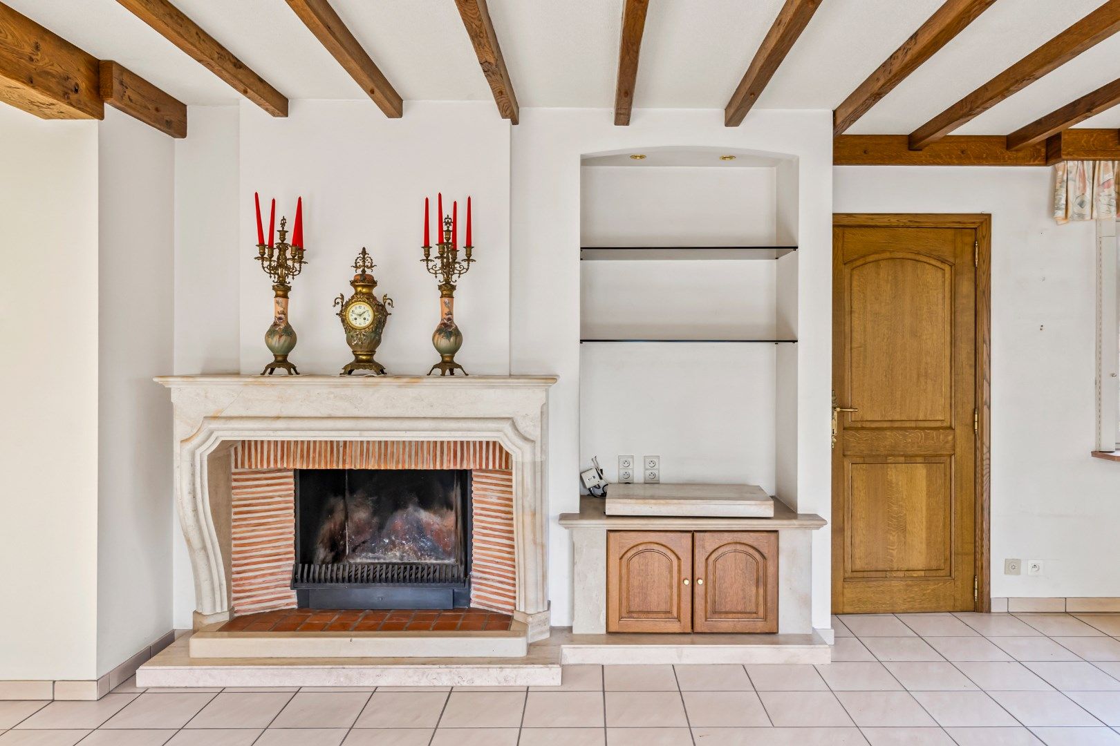 Ruime charmante villa met mooie tuin. Opp 1549m². foto 17