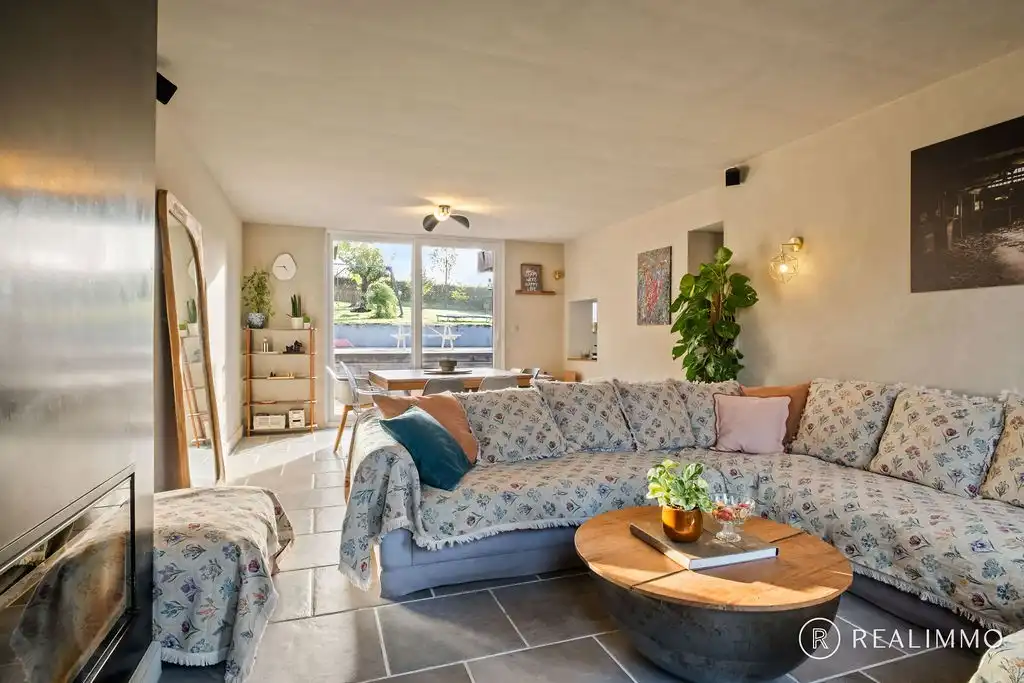 Stijlvol gerenoveerde woning met loods aan de voet van de Kluis! foto 7