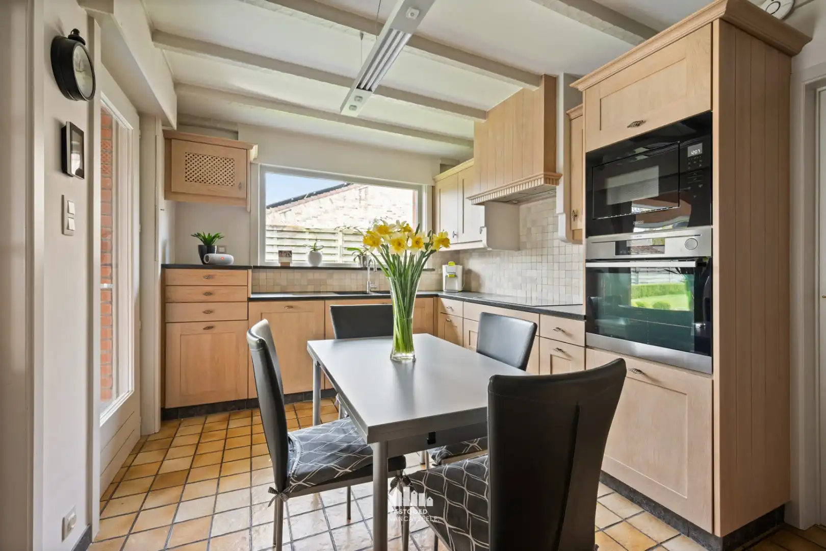 Instapklare villa met zonnige tuin op topligging in rustige wijk te Ieper    foto 15