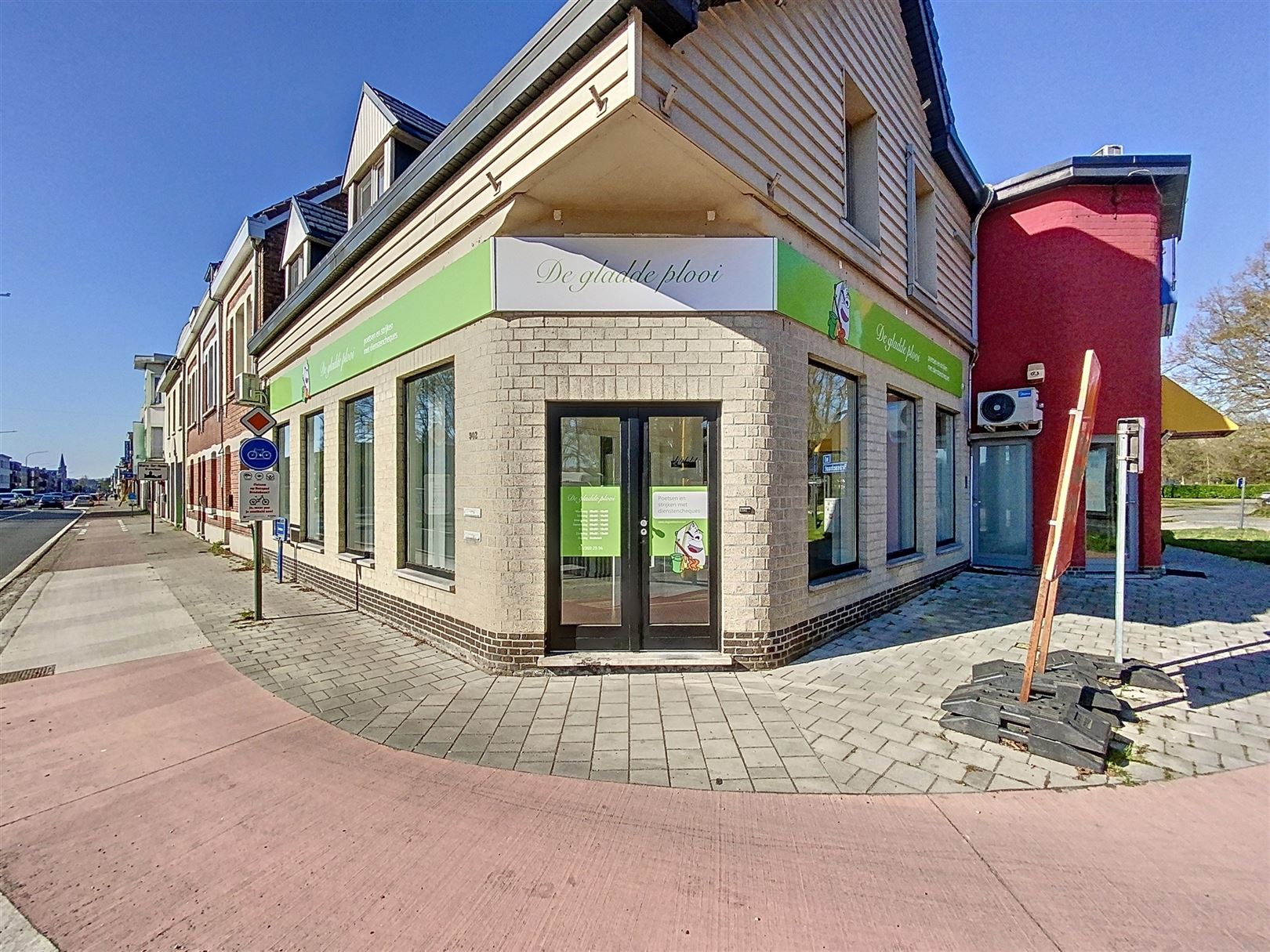 Kantoor gelegen nabij centrum Maria-ter-Heide  foto {{pictureIndex}}