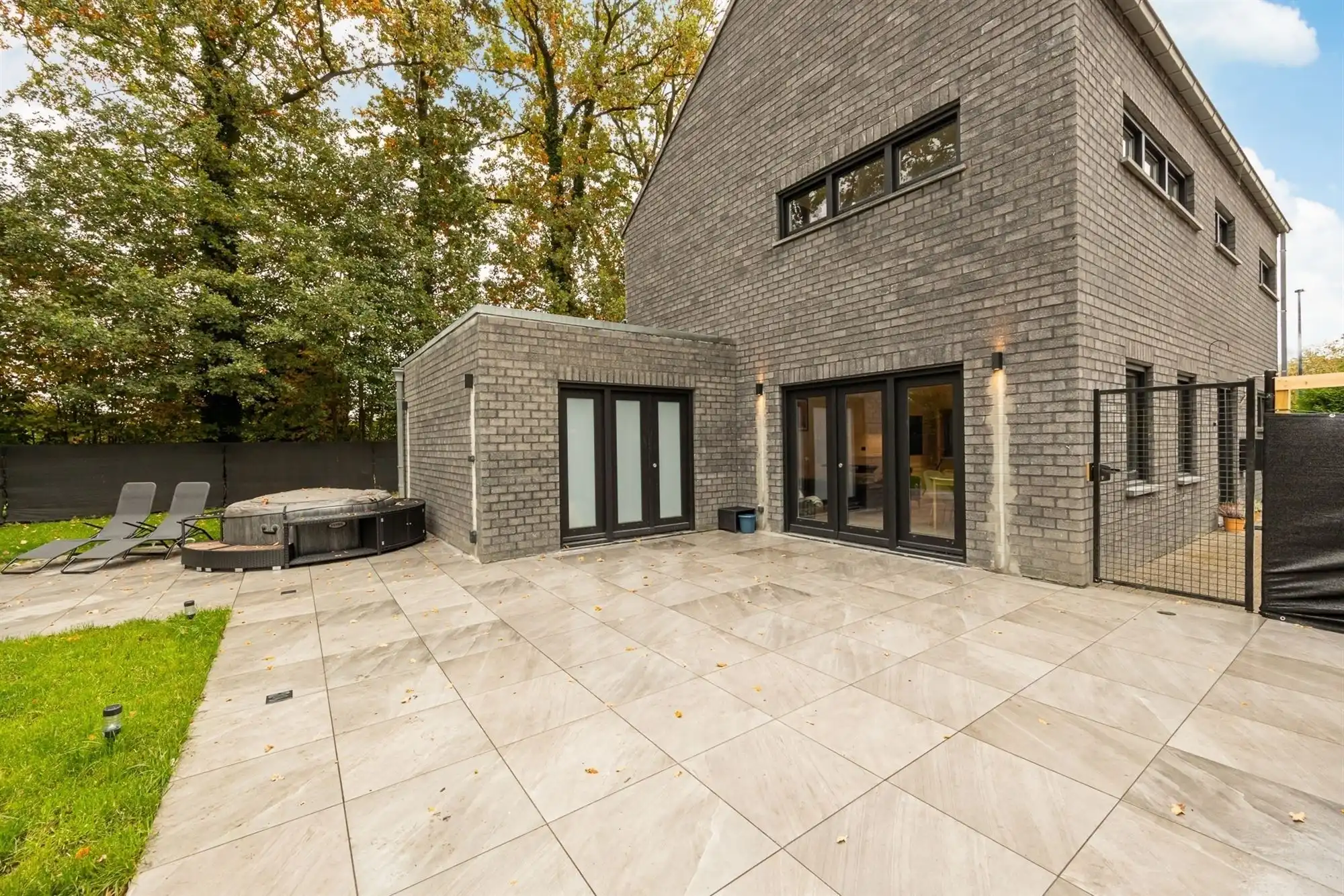 Ruime moderne woning met royale tuin  foto 27