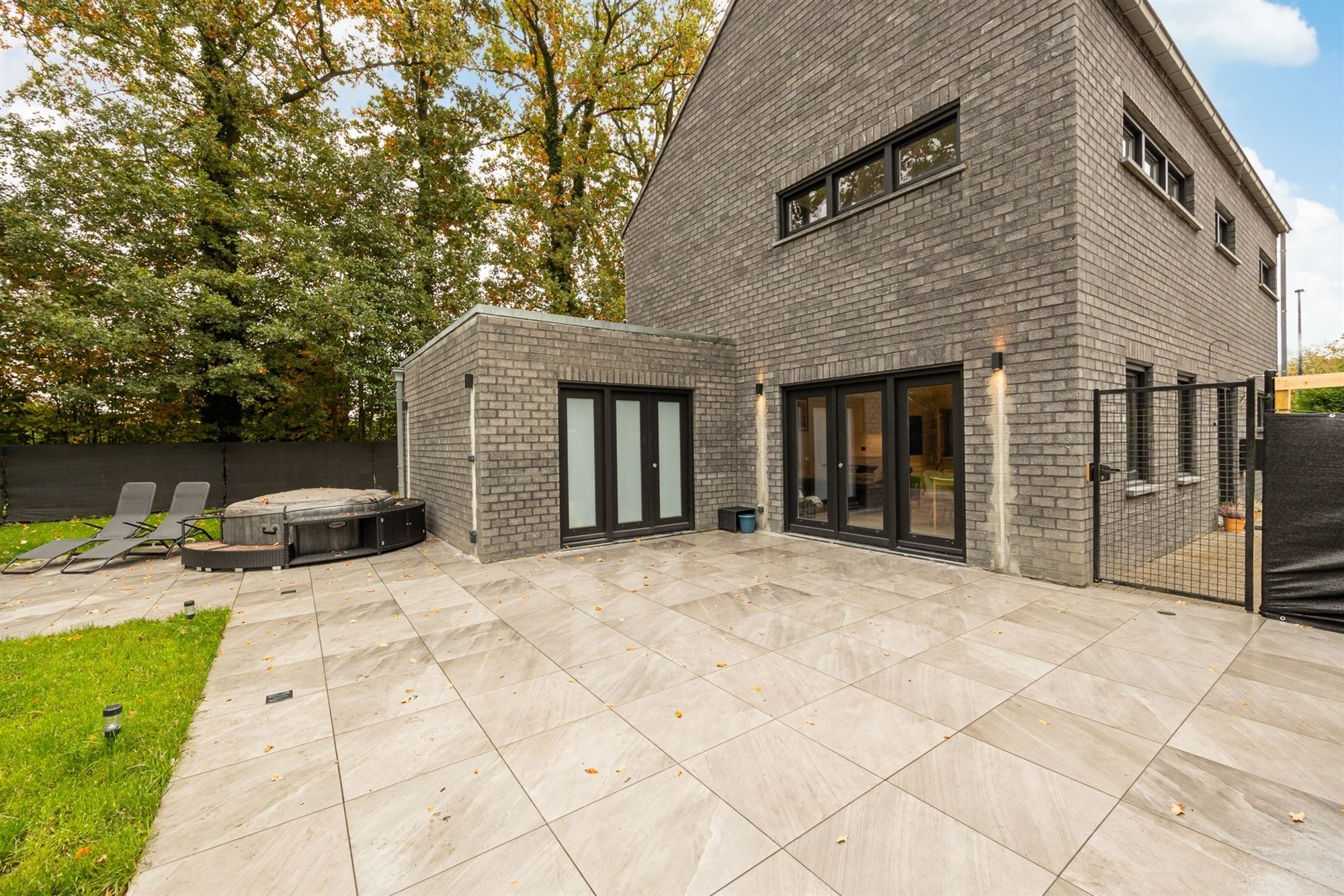 Ruime moderne woning met royale tuin  foto 27