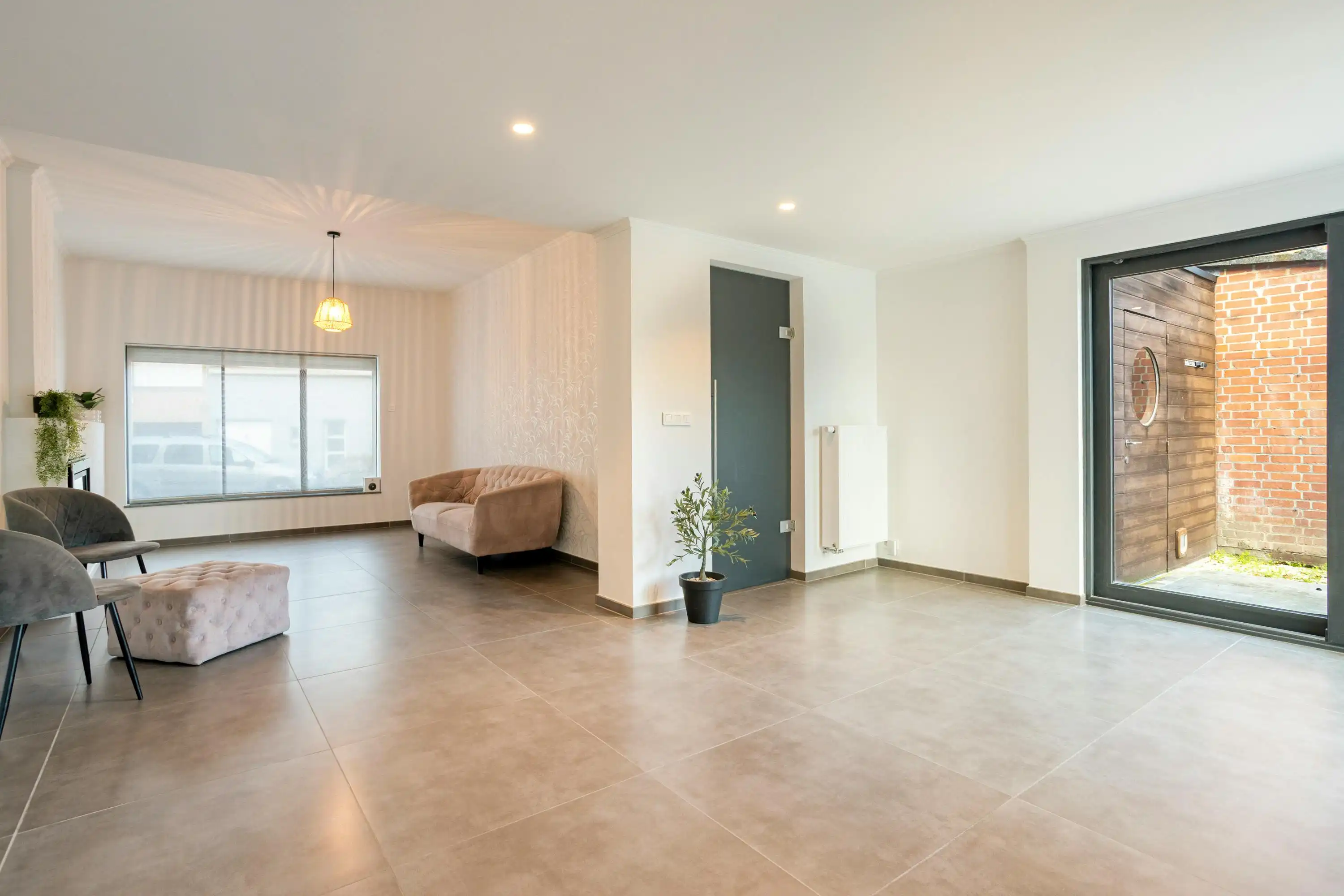 Volledig gerenoveerde en instapklare woning met grote tuin foto 6