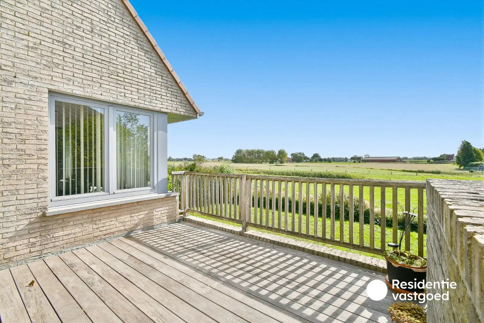 Ruime en instapklare villa met 4 slaapkamers, garage, tuin en 2 terrassen foto 8