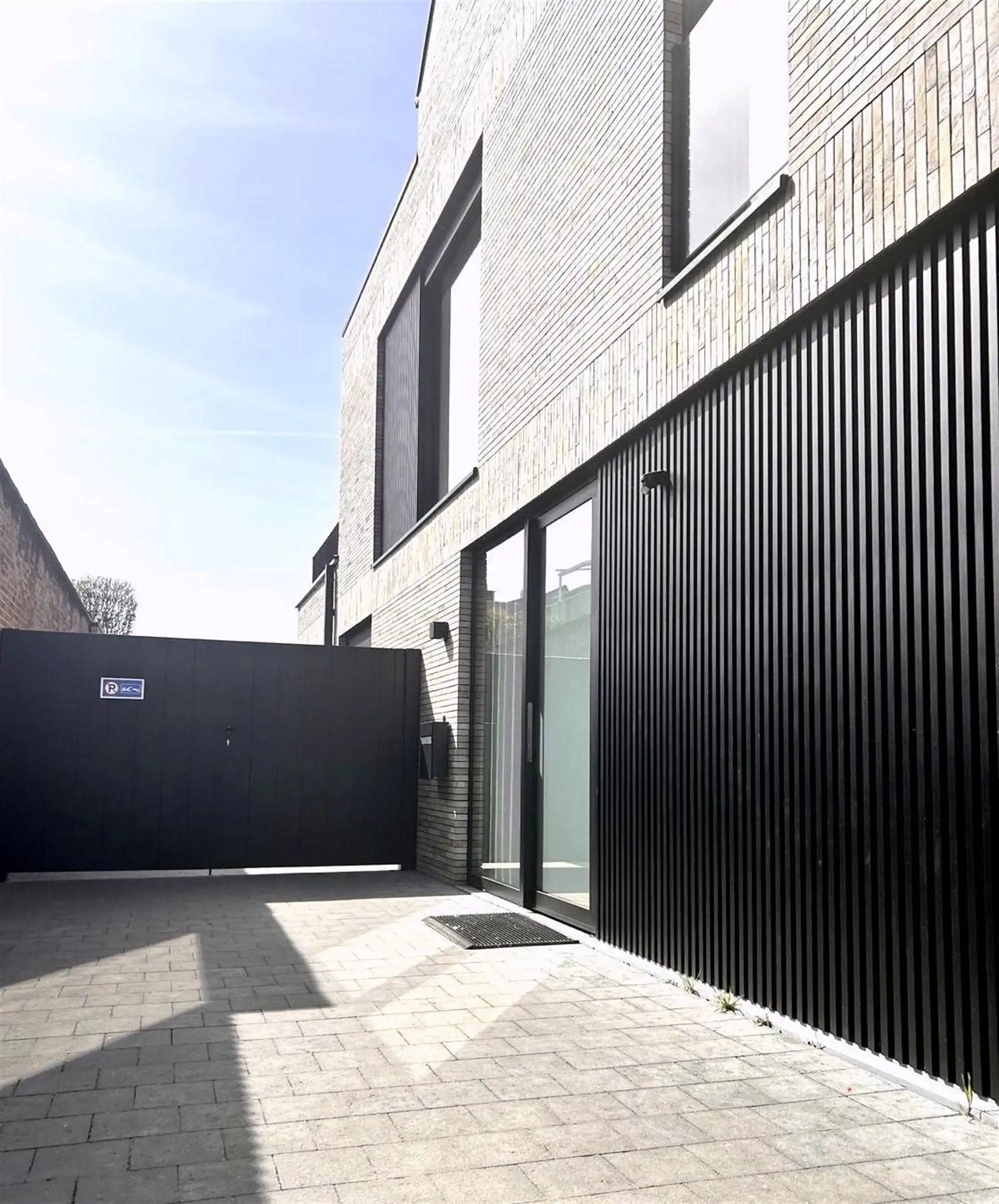 Gelijkvloers wonen met privacy en zonder syndicuskosten! foto 3