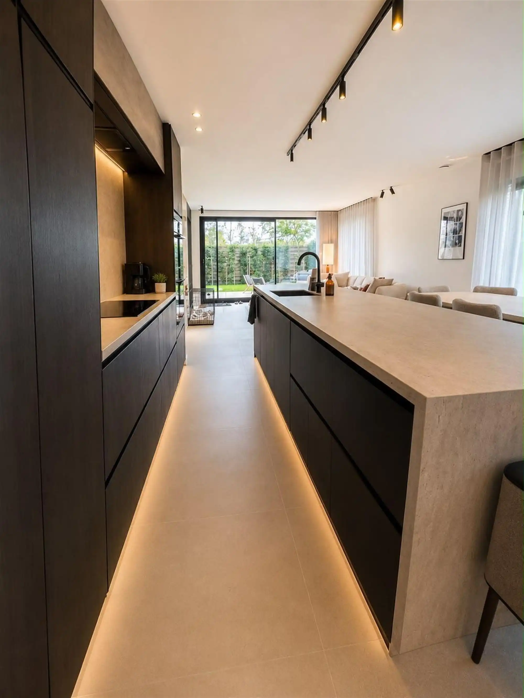Gelijkvloers wonen met privacy en zonder syndicuskosten! foto 3
