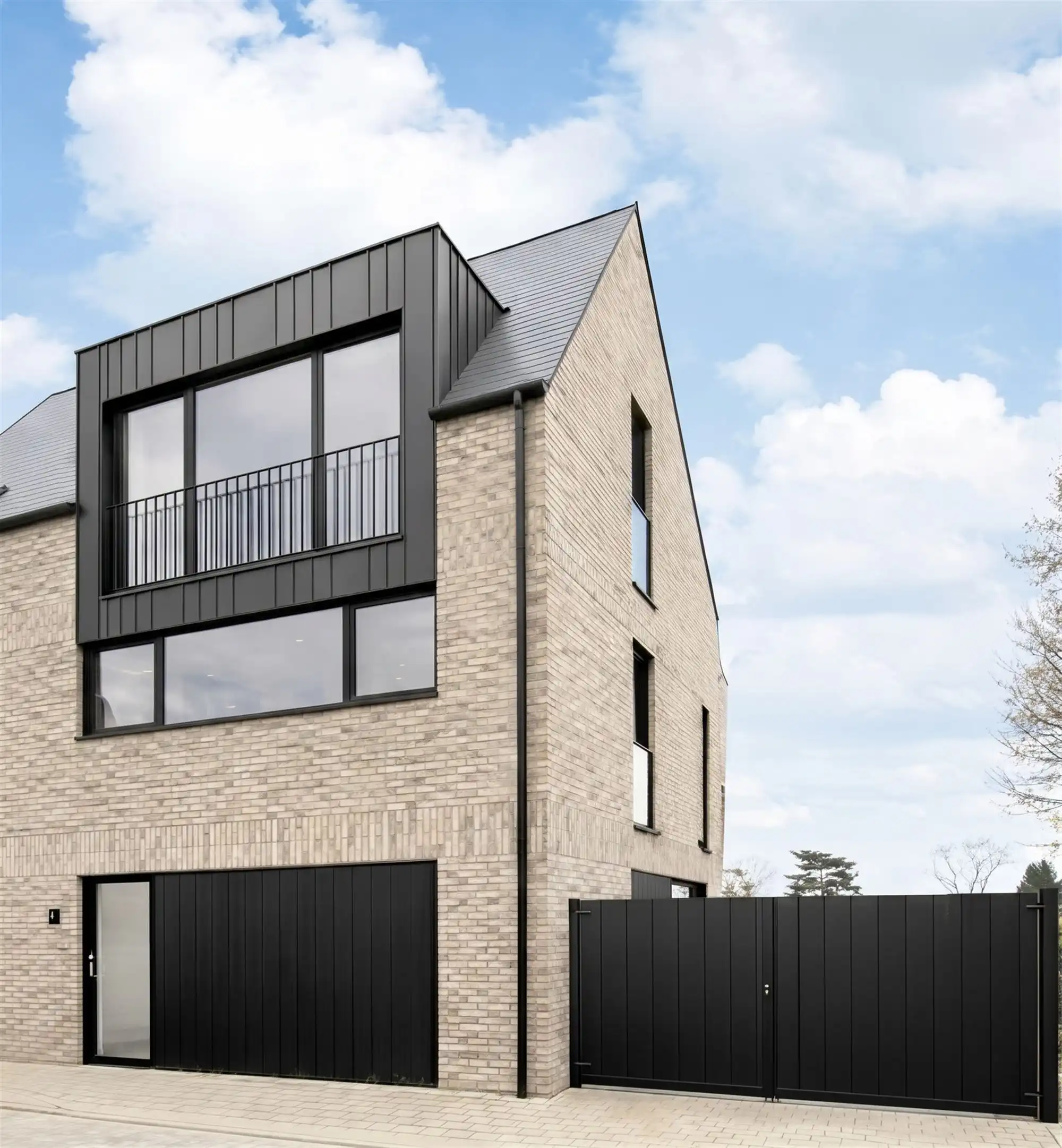 Luxueus gelijkvloers appartement met tuin, garage en oprit foto 2