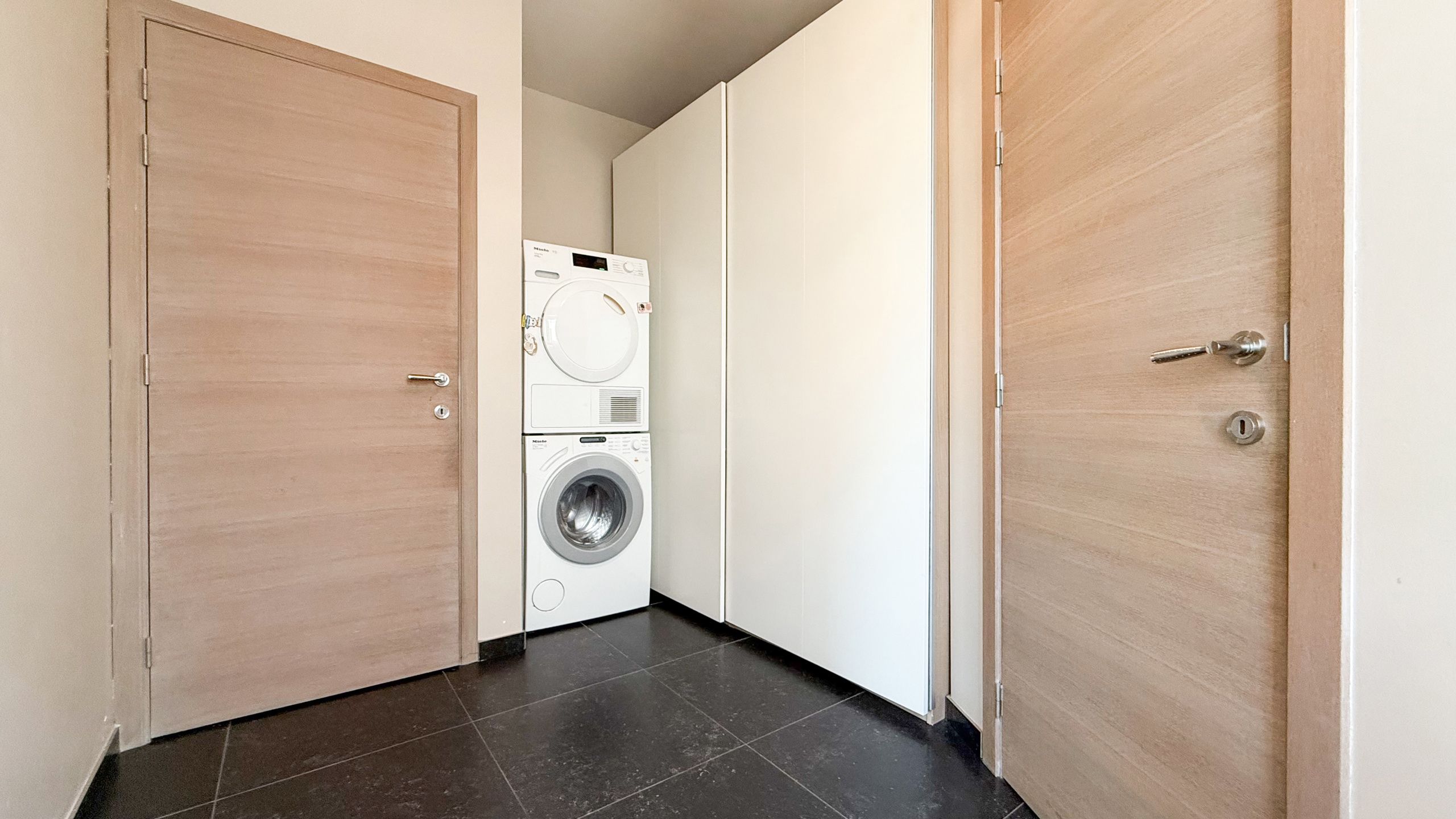 Karaktervolle nieuwbouw villa met 6slpks te Houthalen! foto 13