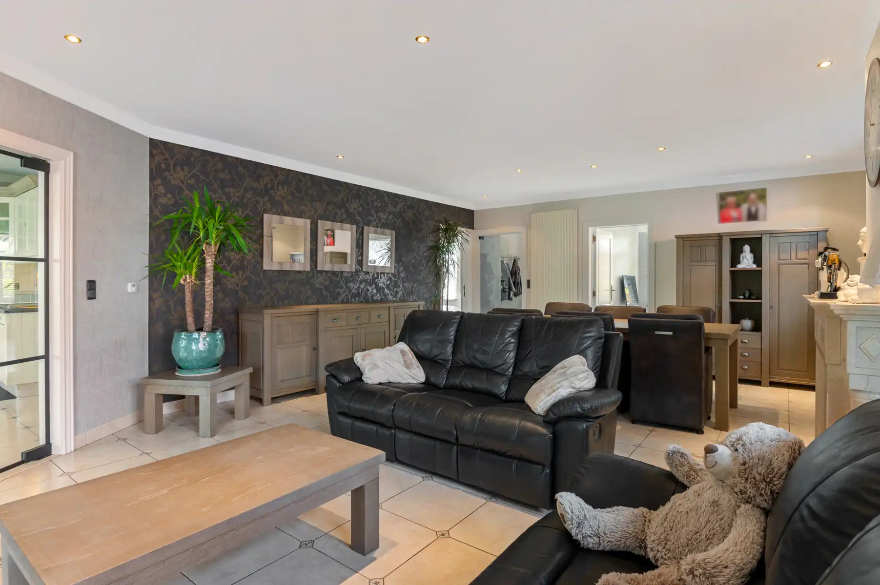 Ruime woning met 4 slpks, 2 bdks, garage en tuin foto 6