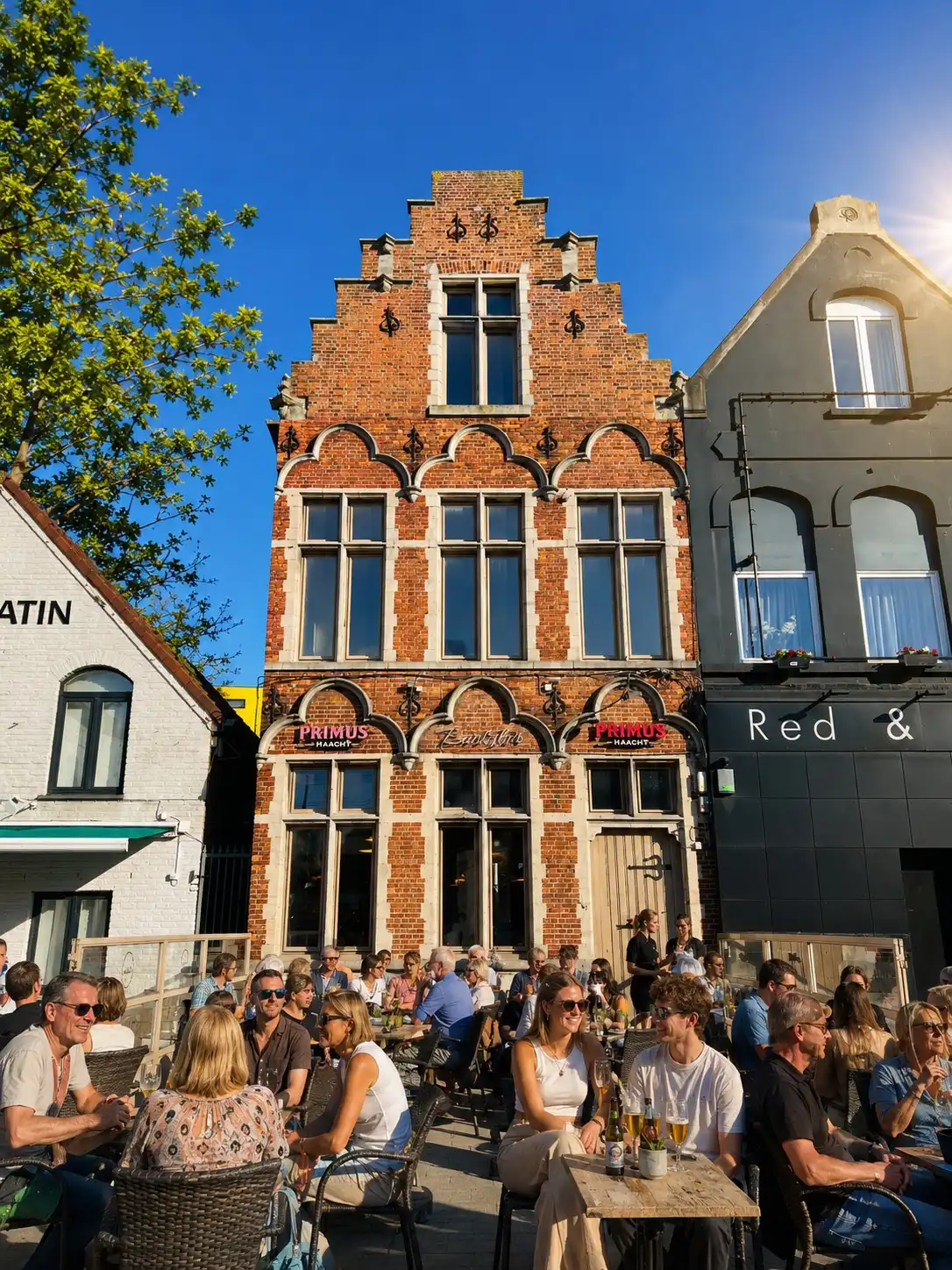 Karaktervol handelspand met appartement, veel mogelijkheden foto 2