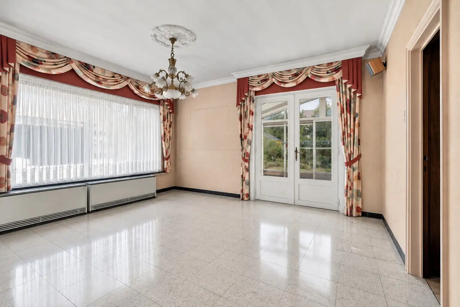 Te renoveren halfopen bebouwing met 3 slaapkamers, zolder en ruime tuin te Waardamme! foto 7