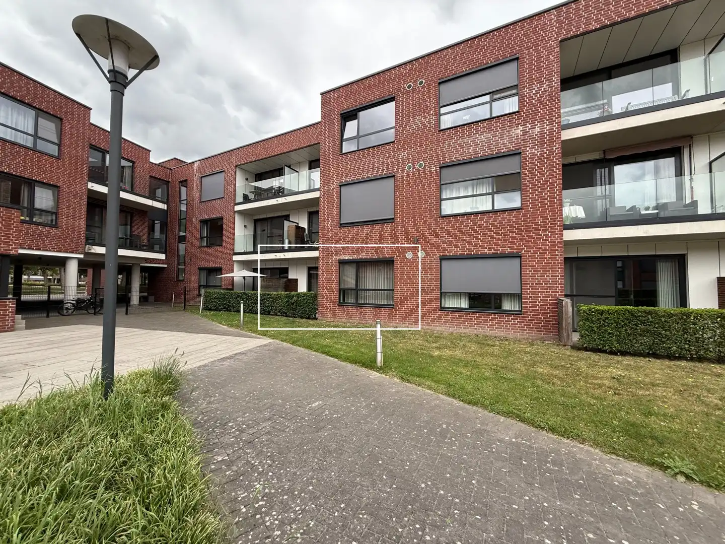 Instapklare gelijkvloerse assistentiewoning in het centrum van Meeuwen. foto {{pictureIndex}}