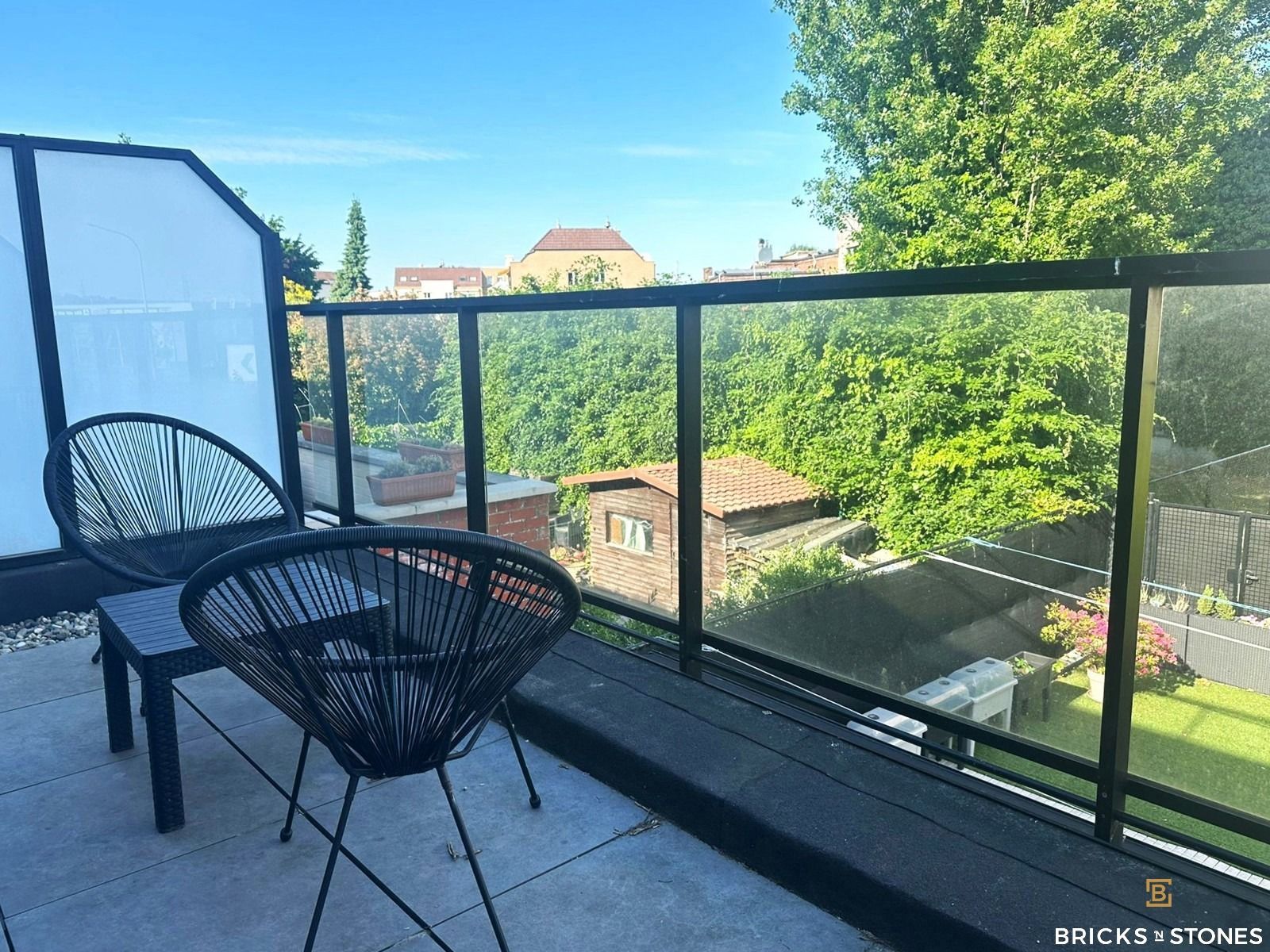 Stijlvol nieuwbouwappartement met terras en parkeerplaats foto 5