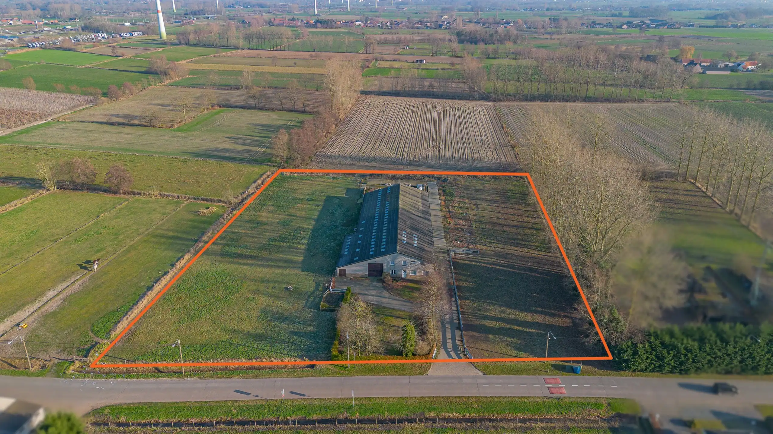 Hoofdfoto van de publicatie: LAARNE- &nbsp;Landbouweigendom met geïntegreerde woning&nbsp;