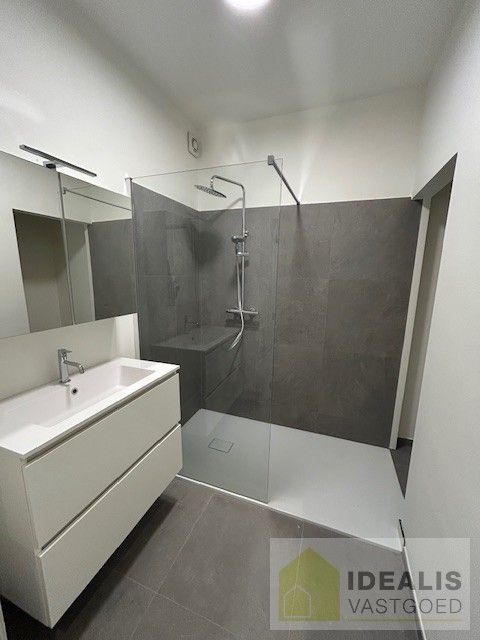 IDEALIS VASTGOED  - Recent gerenoveerd instapklaar appartement met 2 slaapkamers in hartje Neerpelt. Het appartement is gelegen middenin het centrum van Neerpelt op wandelafstand van horeca, shopping en openbaar vervoer! foto 8