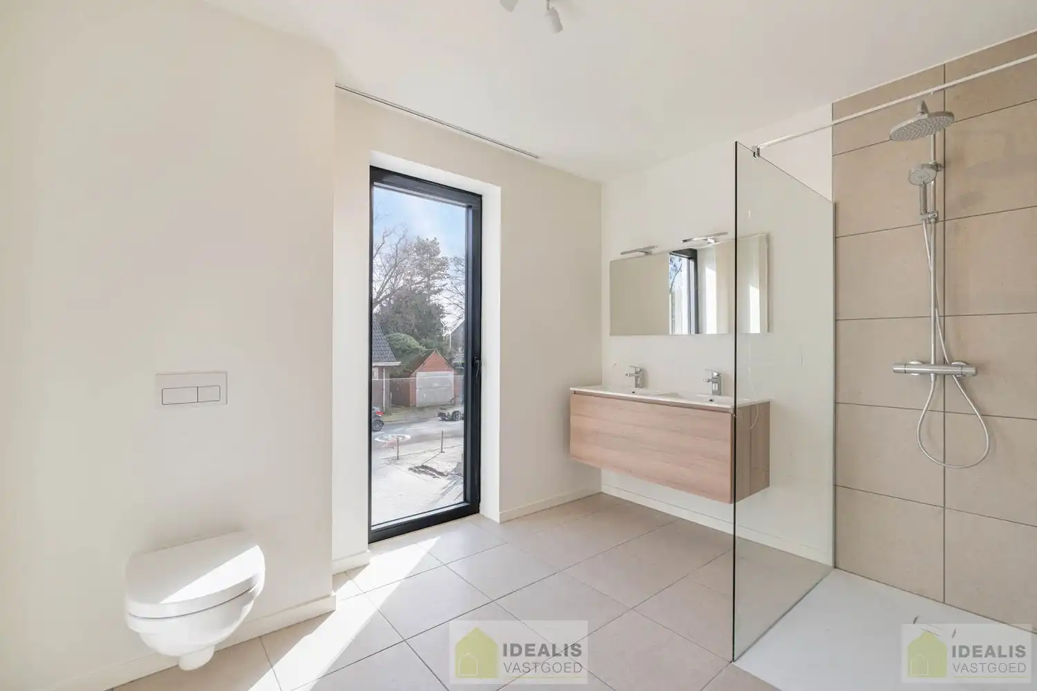 PRACHTIG INSTAPKLAAR NIEUWBOUWAPPARTEMENT MET AUTOSTAANPLAATS EN KELDERBERGING MIDDEN IN HARTJE LOMMEL, EEN AANGENAME LEEFRUIMTE MET OPEN KEUKEN EN AANSLUITEND AAN TERRAS, BERGRUIMTE, 2 SLAAPKAMERS EN RUIME BADKAMER. foto 7