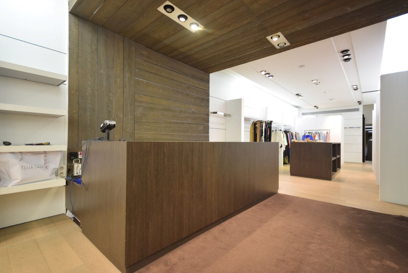 HANDELRUIMTE MET MAGAZIJN IN HET STADSCENTRUM VAN ROESELARE  foto 4