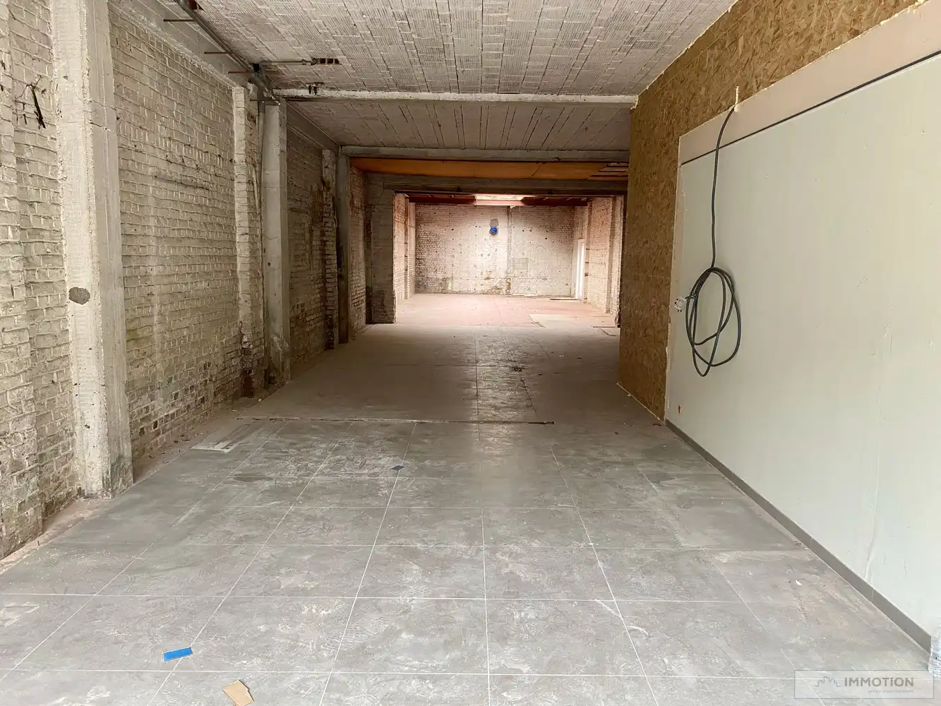 Handelspand te huur op zichtlocatie in Kortrijk! foto 9