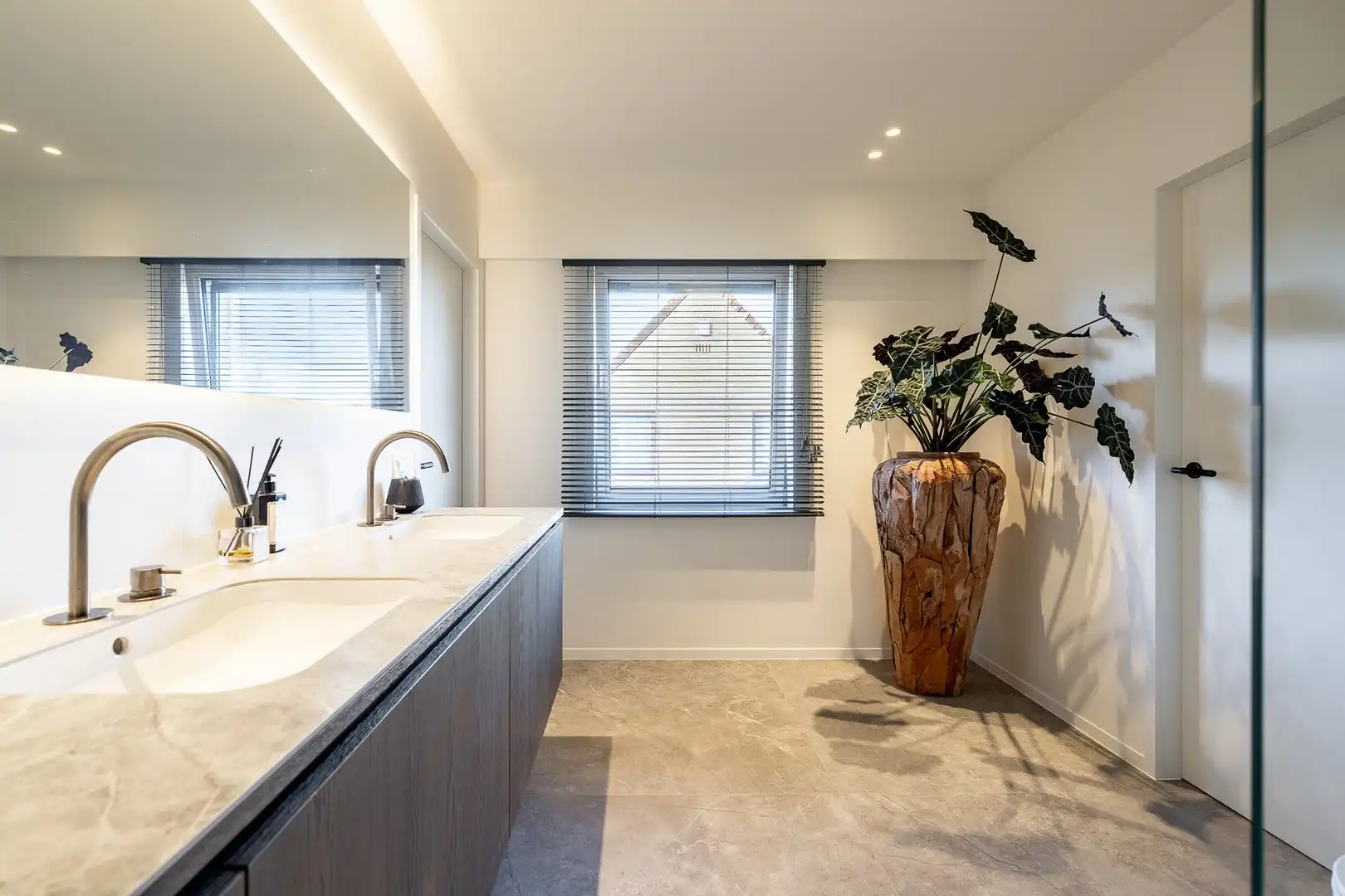 Alleenstaande villa met 4 slaapkamers in een residentiële omgeving. foto 35