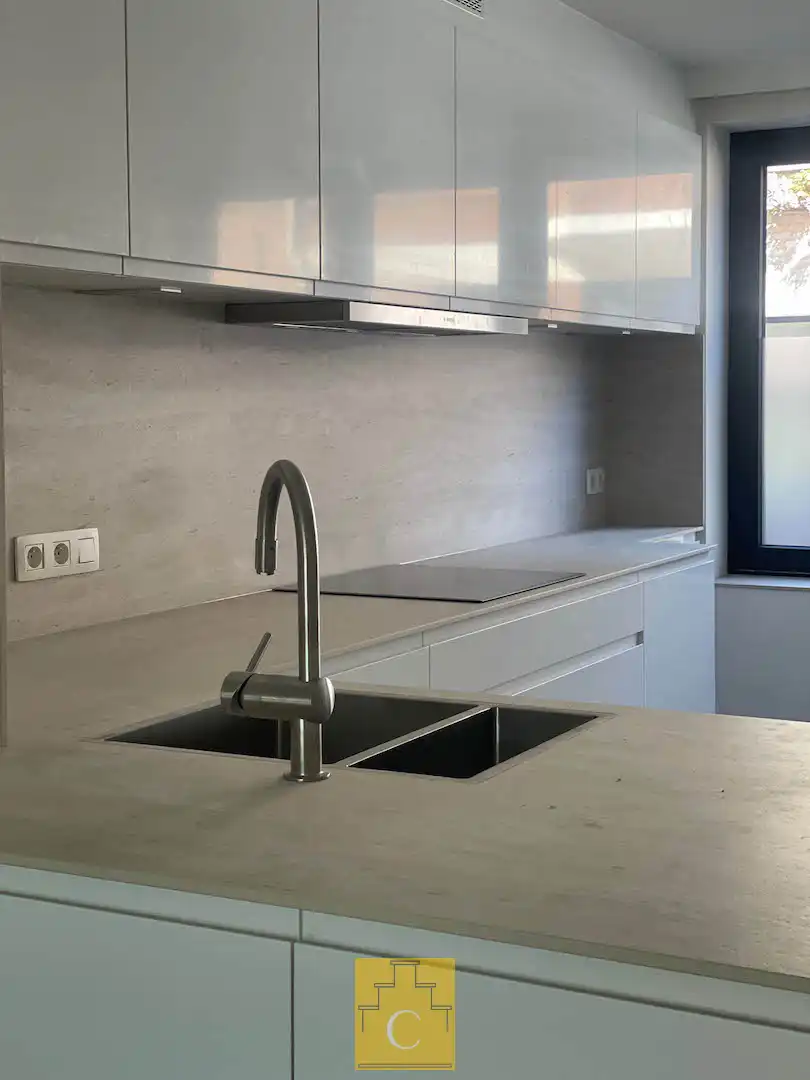 Volledig vernieuwde woning met grote tuin in Sint-Kruis foto 5