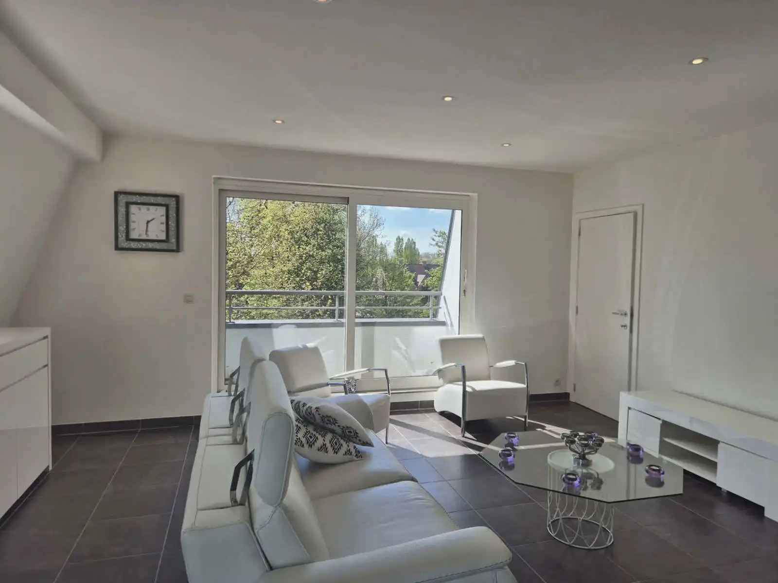 Prachtig dakappartement met 2 slaapkamers en garage foto 5