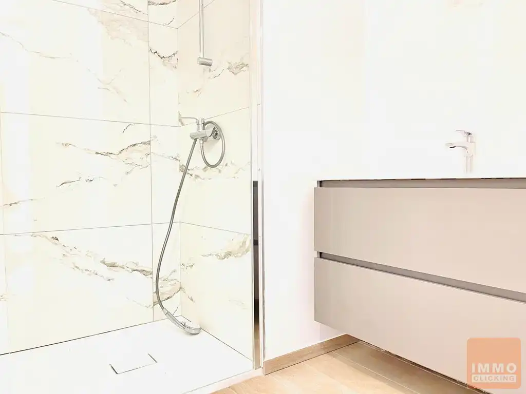 Stijlvol 2 slaapkamerappartement met ruime stadstuin foto 7