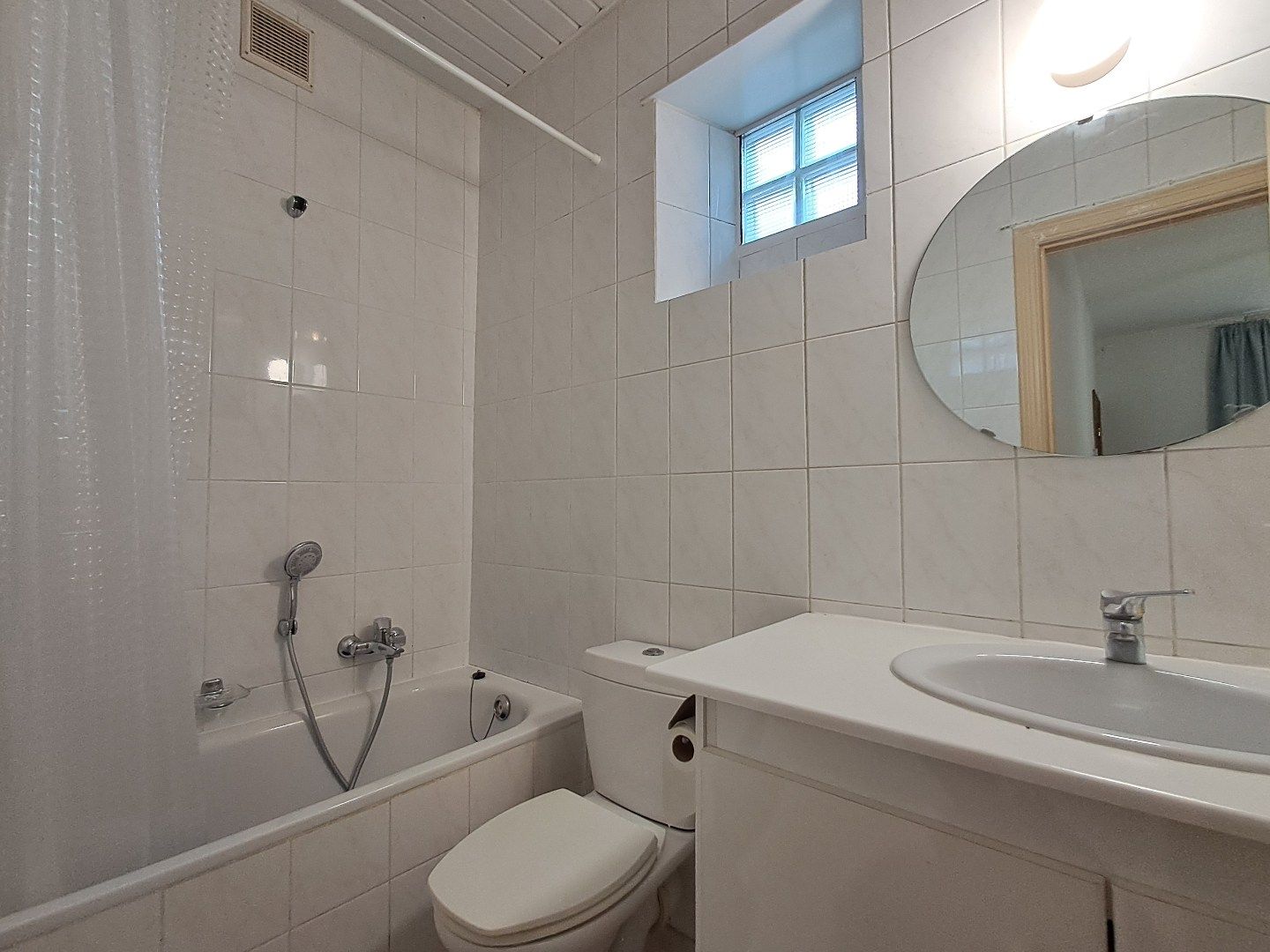 Idyllisch gelegen éénslaapkamer appartement  te Brugge. foto 5