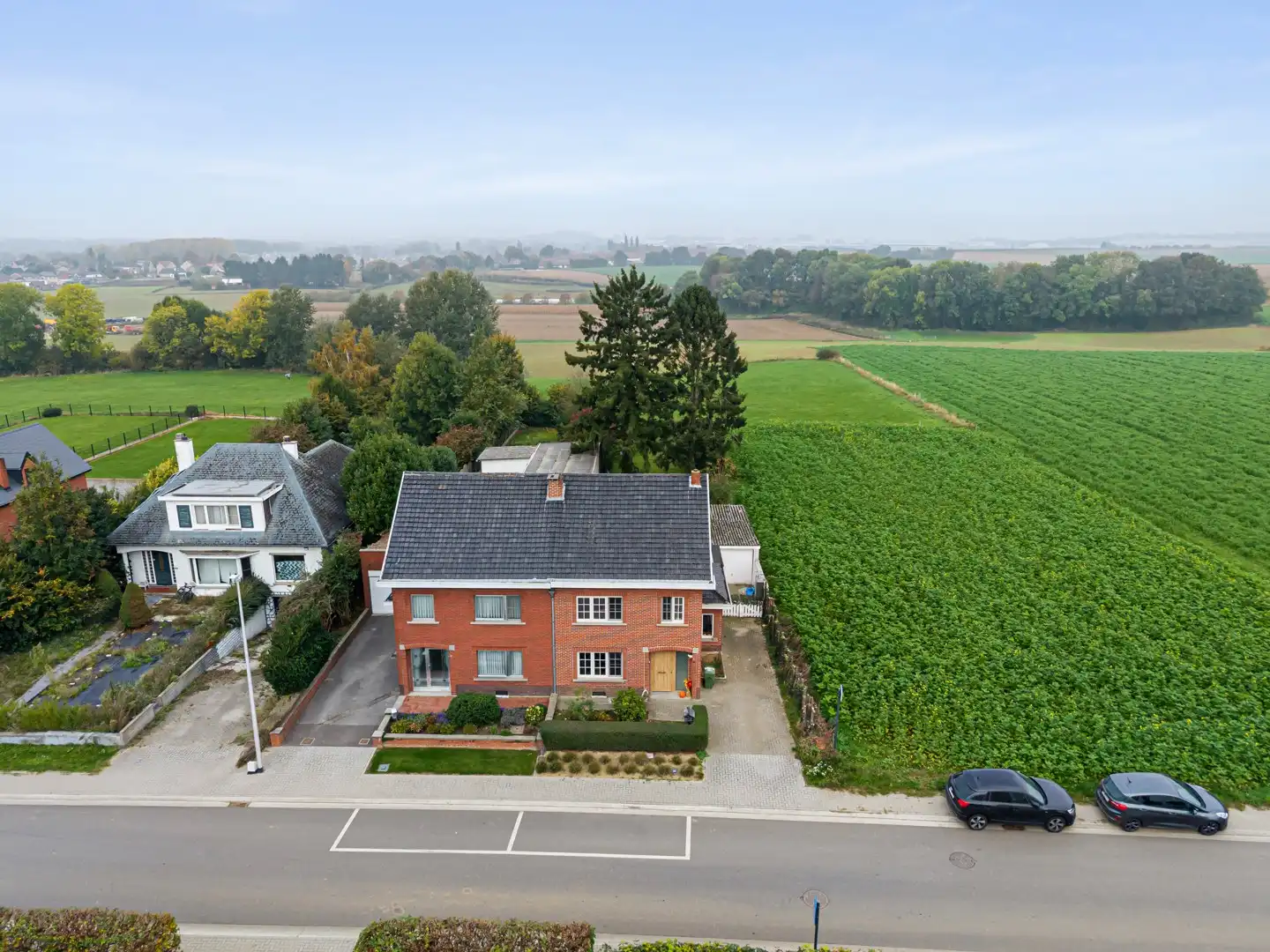 GEZELLIGE GEZINSWONING MET 3 SLKS, GARAGE EN VEEL PRIVACY foto 2