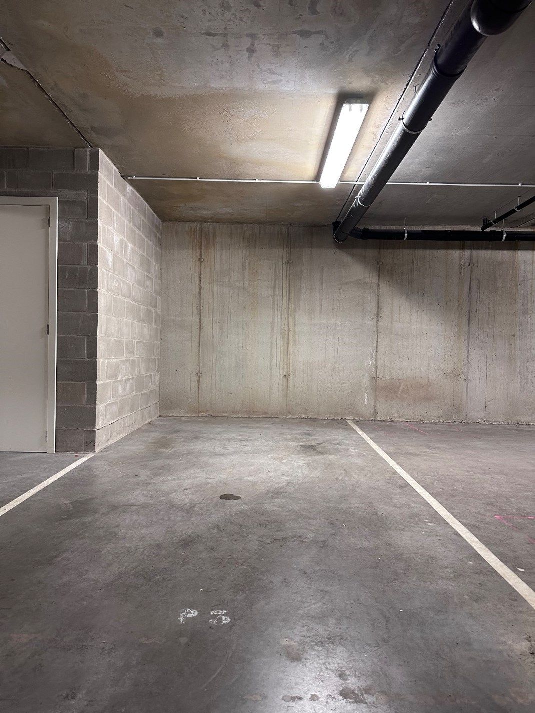 Ondergrondse parkeerplaats in centrum Gistel  foto {{pictureIndex}}