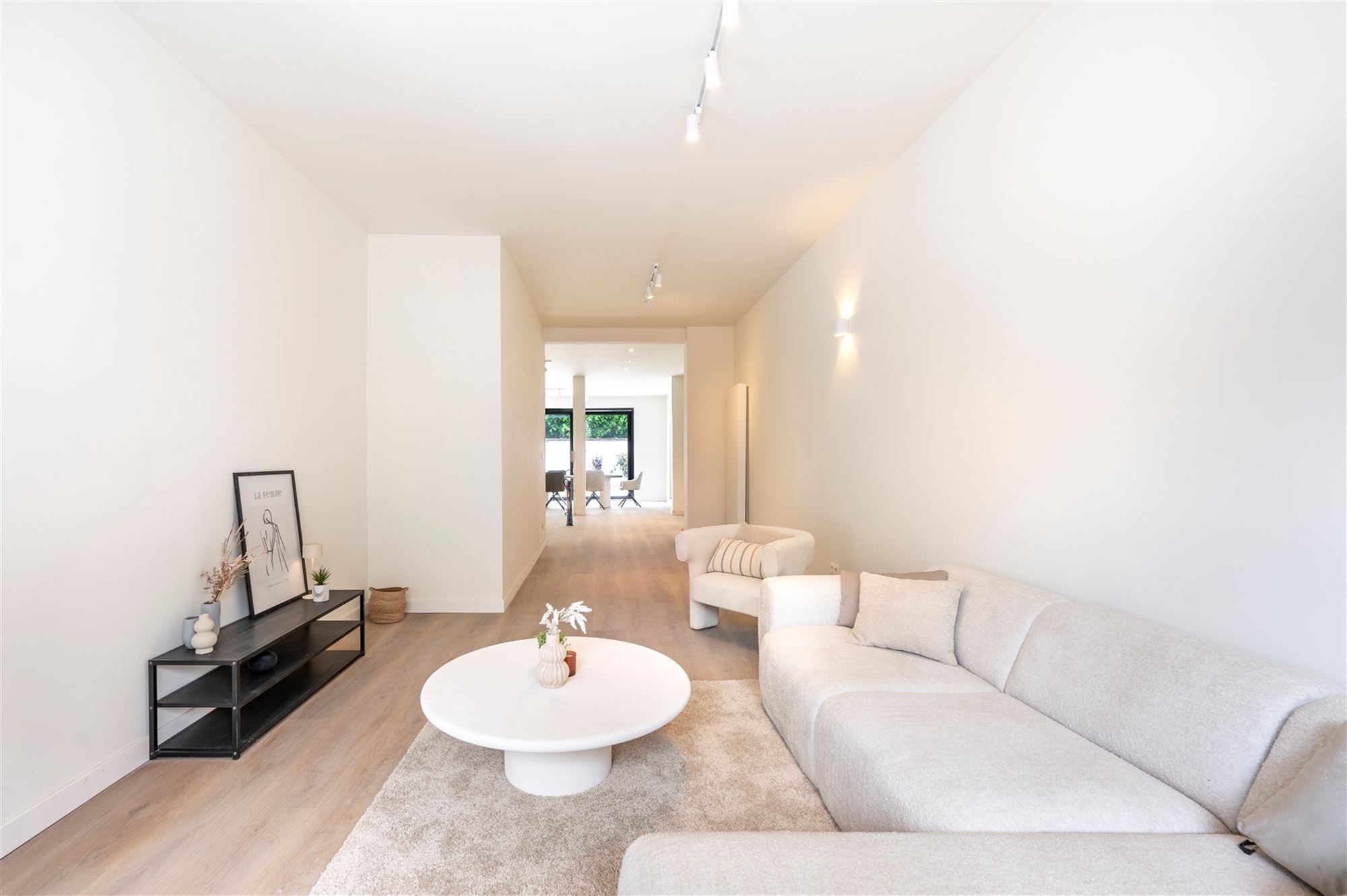 Gerenoveerde woning met tuin foto 2