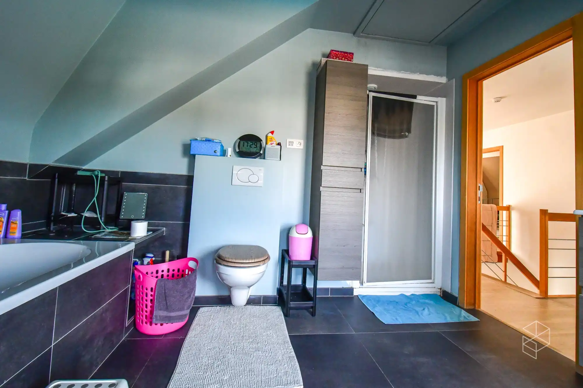 Grote woning met 4 slpk en grote tuin foto 12