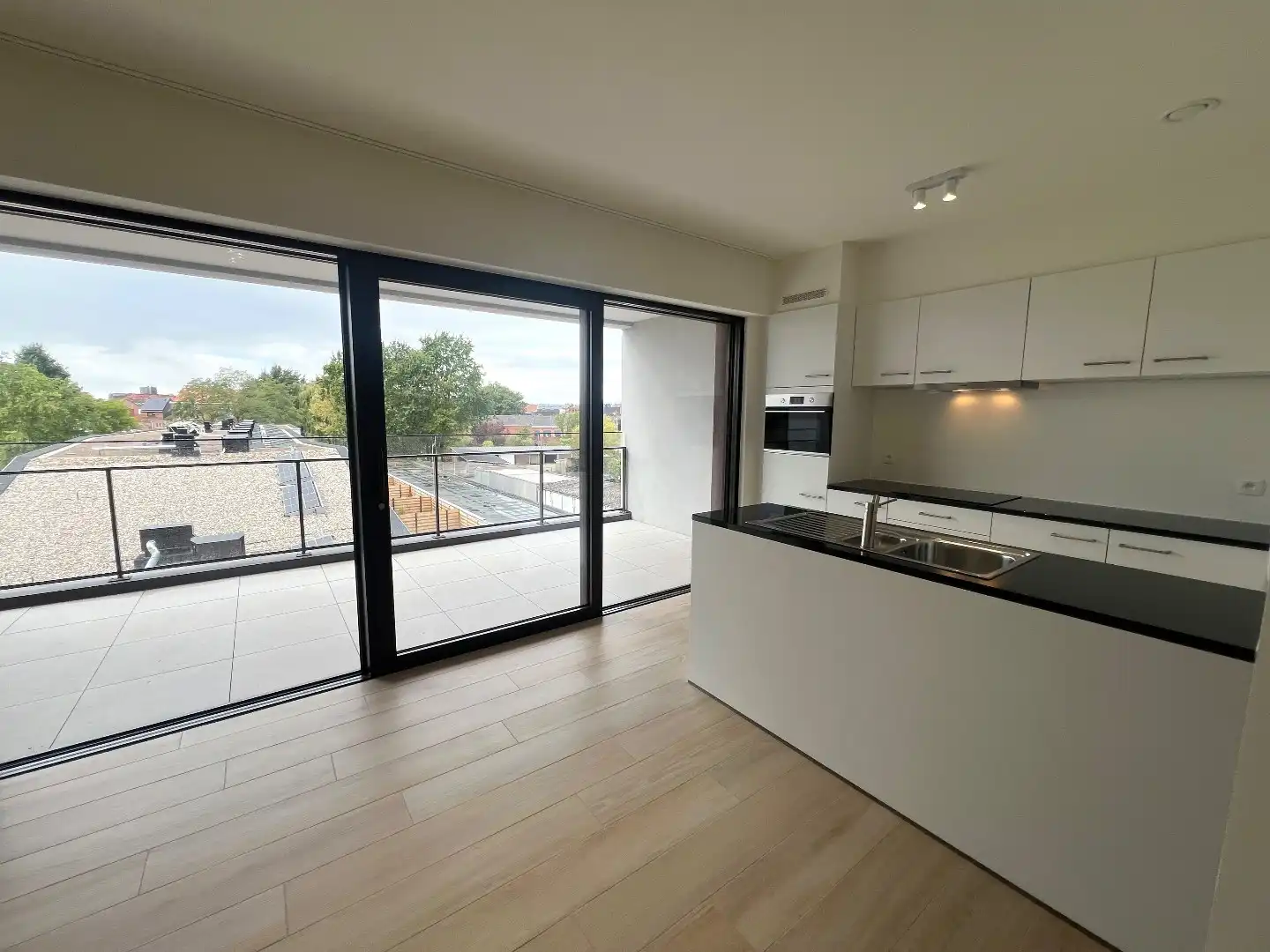 Luxe nieuwbouw appartement, 73m² met 2 terrassen , 1 slpk op toplocatie foto {{pictureIndex}}