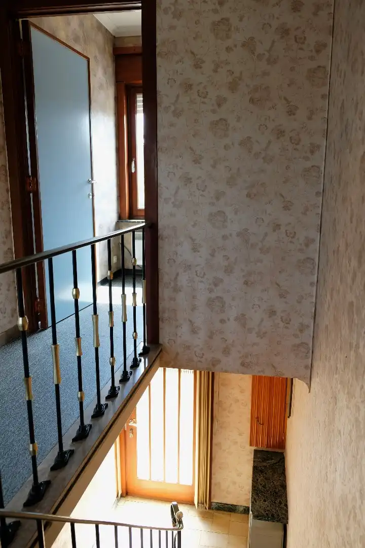 Ruime woning met garage, bijgebouwen en tuin en veel potentieel voor extra slaapkamers foto 9