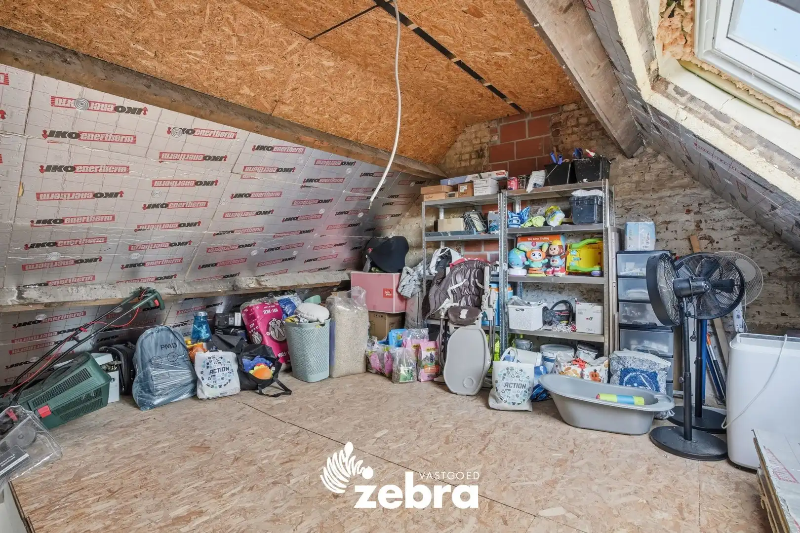 Gerenoveerde rijwoning met uitweg te Roeselare! foto 10