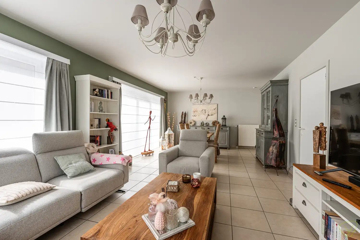 Lichtrijke instpaklare woning te Wondelgem in een residentiële omgeving. foto 6