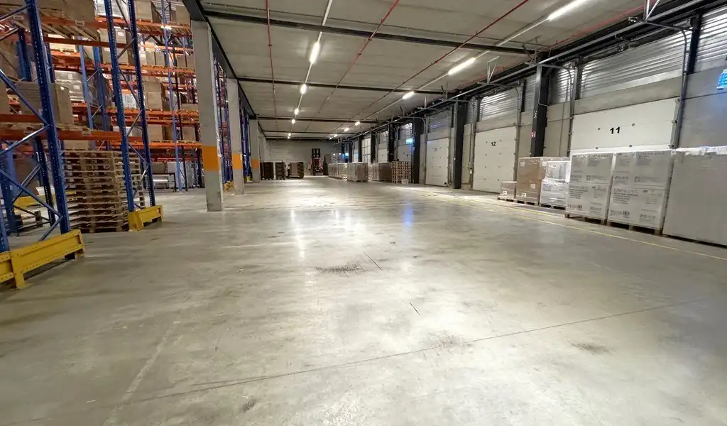 Magazijn met kantoor te huur op logistieke site te Bornem foto 7