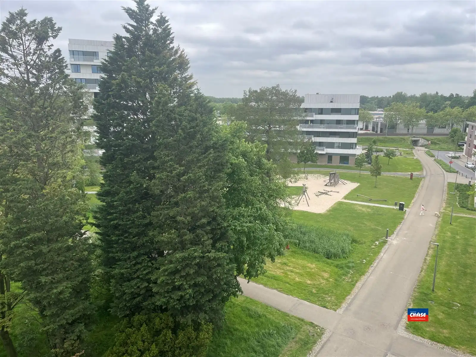 Knap nieuwbouwappartement met 2 slaapkamers, groot terras met prachtig uitzicht en ondergrondse autostaanplaats foto 6