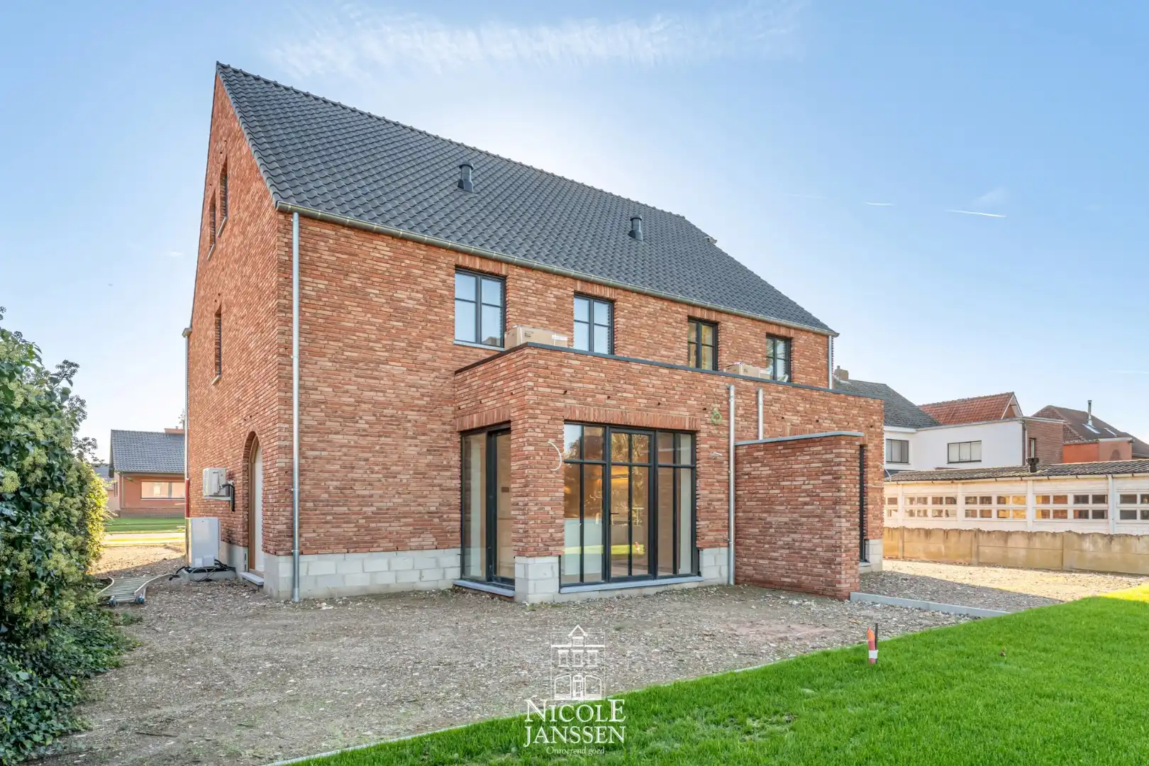 Nieuwbouwwoning van 216m² foto 2