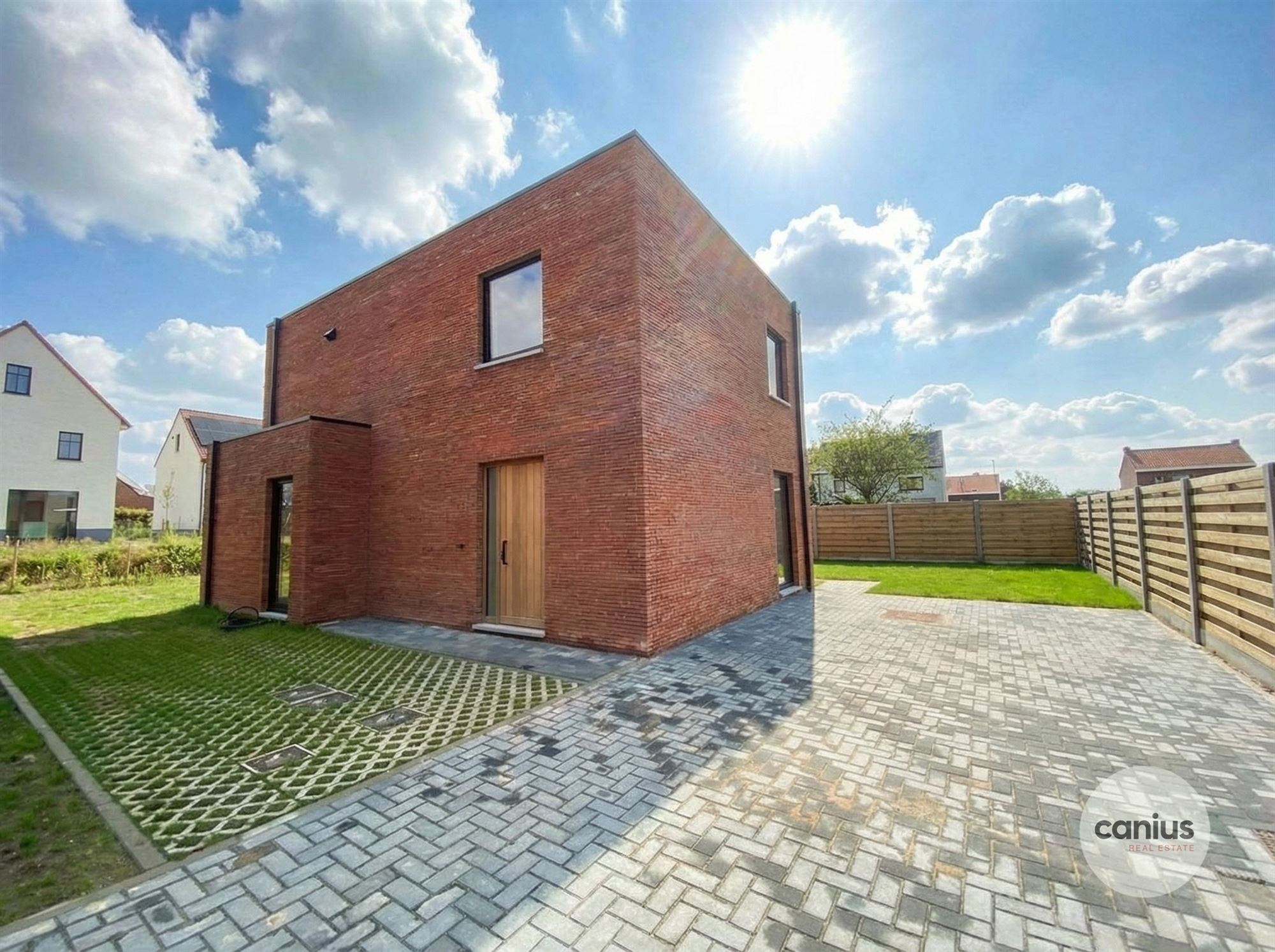 Moderne woning met 3 Slaapkamers in rustige buurt foto {{pictureIndex}}
