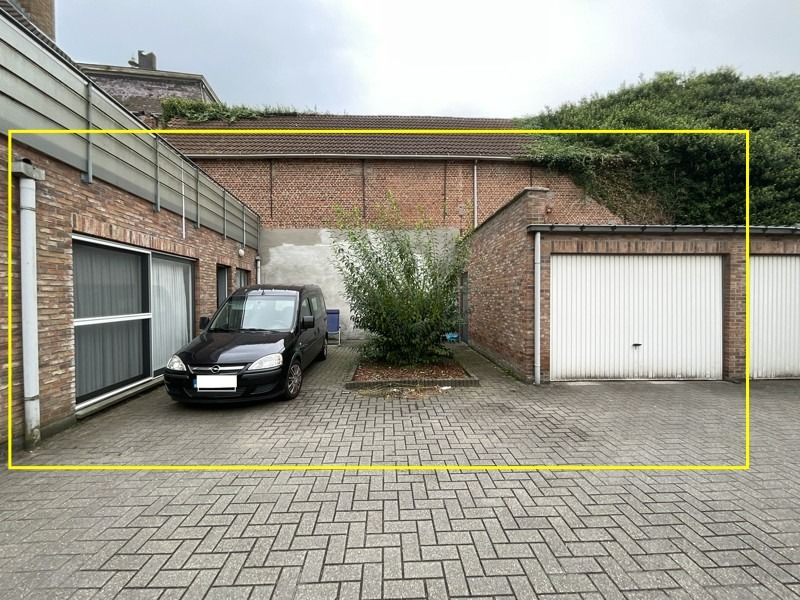 Centraal gelegen gelijkvloers appartement met twee slaapkamers en garage foto 12