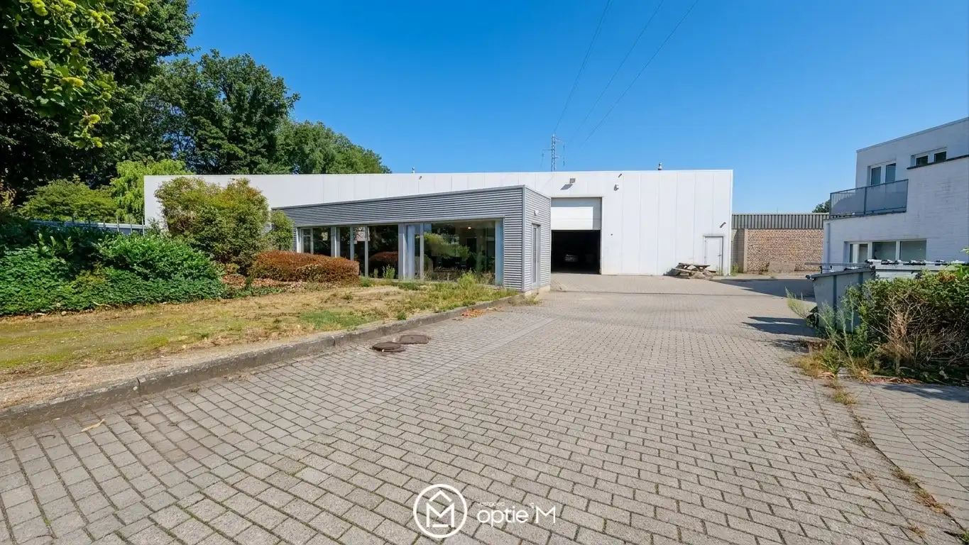 Vlot bereikbaar magazijn met kantoor te Huur in Paal foto {{pictureIndex}}