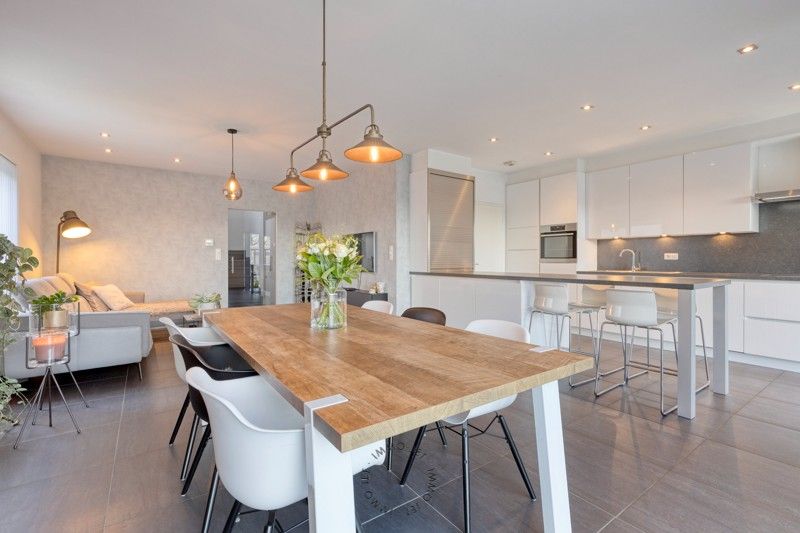 Moderne halfopen woning met 4 slaapkamers en zonnepanelen in Nieuwkerken-Waas foto 3