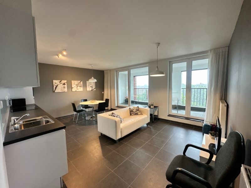 Instapklaar bemeubeld 2-slpk appartement met  terras, en kelder centrum Geel foto 4