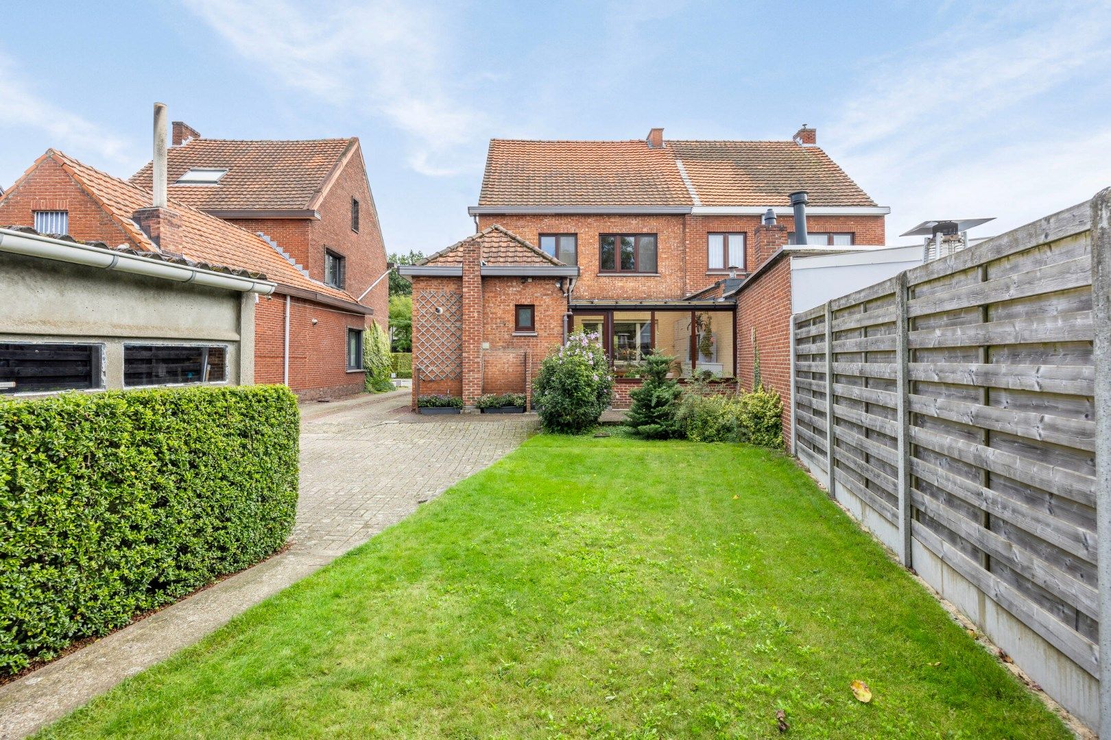 Gunstig gelegen op te frissen woning op een perceel van bijna 12are. foto 46