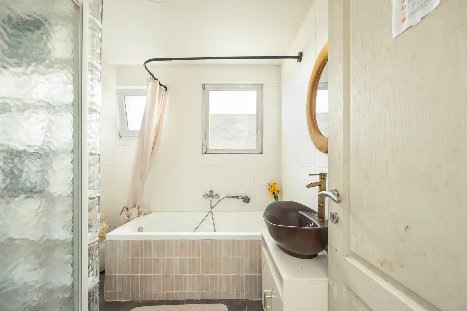 Ruime  woning met 6 tot 8 slaapkamers en veelzijdige woonmogelijkheden foto 6